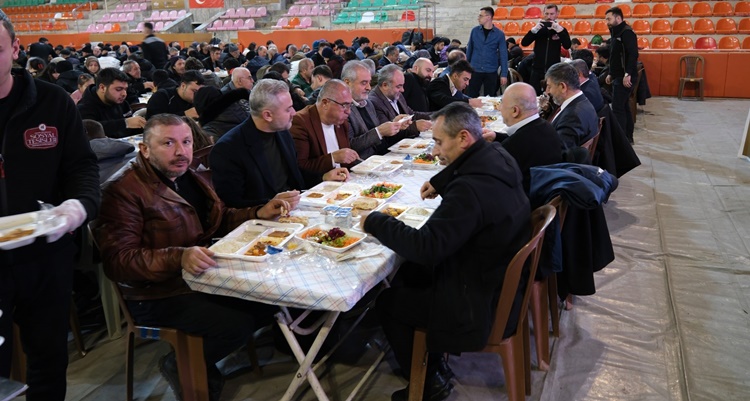 Belediyenin İftar Sofrasında İlk Oruç Açıldı
