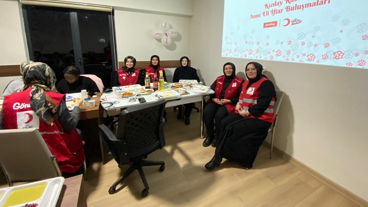 Kızılay’dan “Anne Eli İftar Buluşmaları”