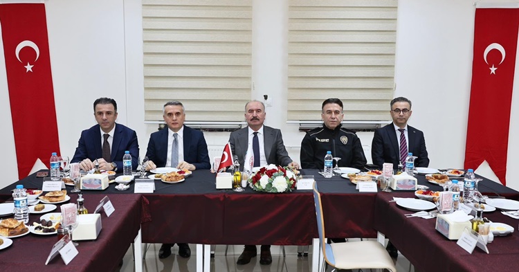 Emniyet Personeli İftar Sofrasında Buluştu