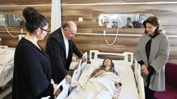 Vali Çalgan’dan Onkoloji Servisine Moral Ziyareti