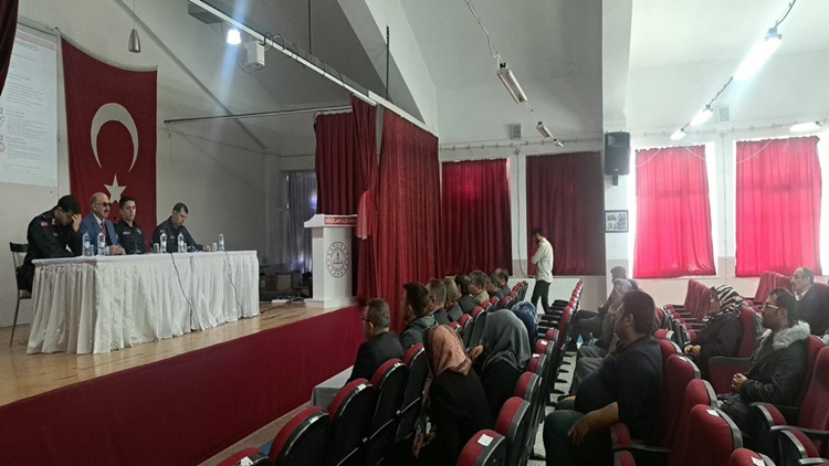 Oğuzlar’da Velilerle Okul Güvenliği Toplantısı Yapıldı