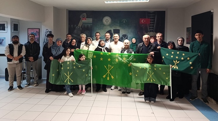 Adiğe Bayrağı Gününü Kutladılar