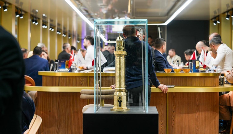 Altın Saat Kulesi Fuarda Göz Kamaştırdı