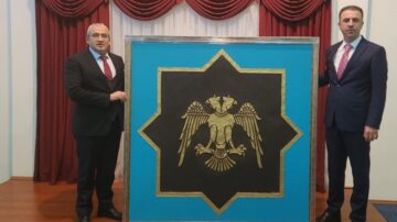 Selçuklu Motifli Eser Başsavcı Bektaş’a Takdim Edildi