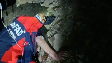 Çorum’da Kayalık Alandan Düşen Vatandaş Kurtarıldı