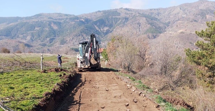Oğuzlar’da Kış Sonrası Kırsal Yollarda Çalışma Başlatıldı
