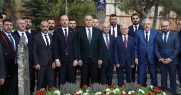 MHP Teşkilatı’ndan Alparslan Türkeş’in Kabri’ne Ziyaret