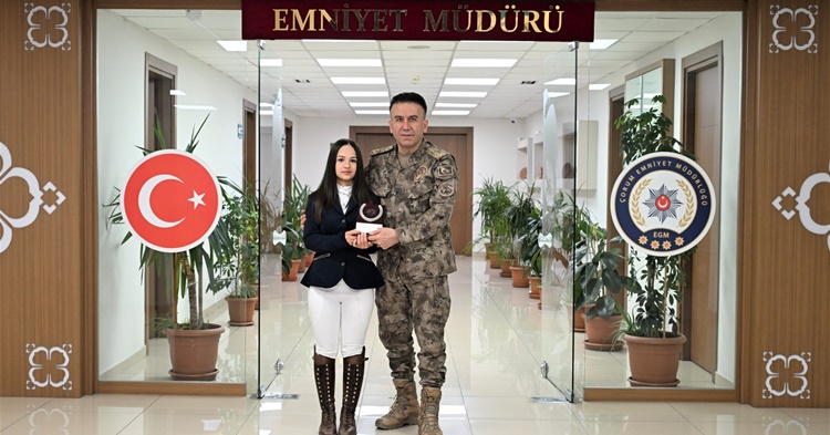 Kupasını Emniyet Müdürü’ne Takdim Etti