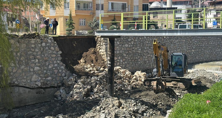 Yaya Köprüsü Güvenlik Nedeniyle Geçici Olarak Kapatıldı