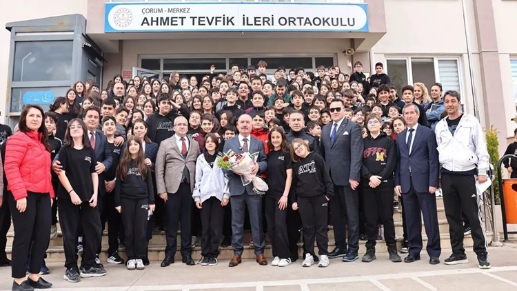 Çorum Valisi Okulları Gezdi, Öğrencileri Uyardı