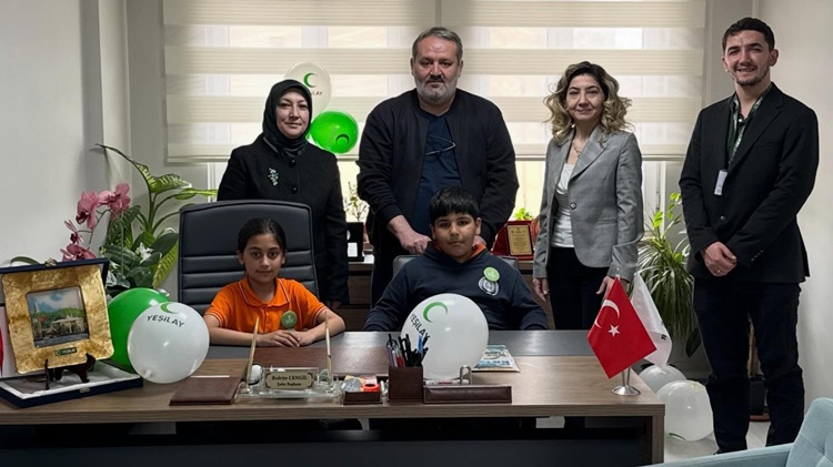 Yeşilay’da Başkanlık Makamı Gençlere Emanet