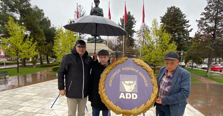 Eğitim-İş ve ADD’den Ortak Çelenk Töreni