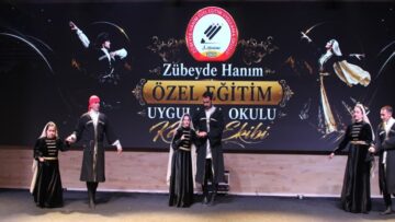 Farklılıklarla Aynı Sahnede, Aynı Alkışta Buluştu