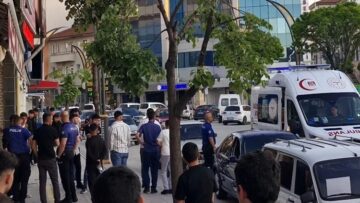 Cumhuriyet Meydanı’nda Kavga: 1 Yaralı