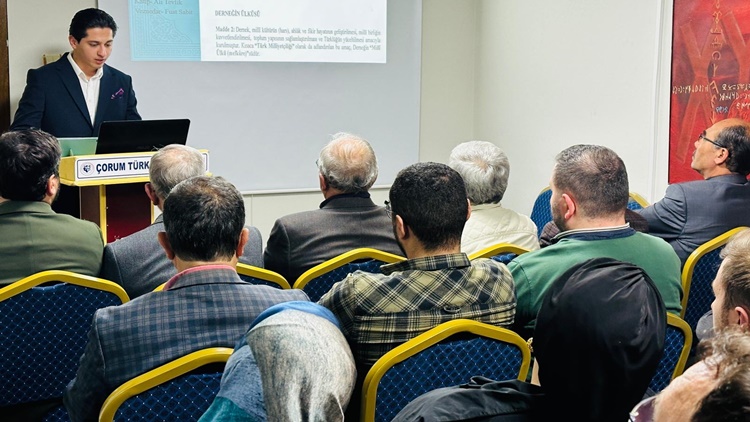 Gençlik Kürsüsü Yoğun İlgiyle Başladı