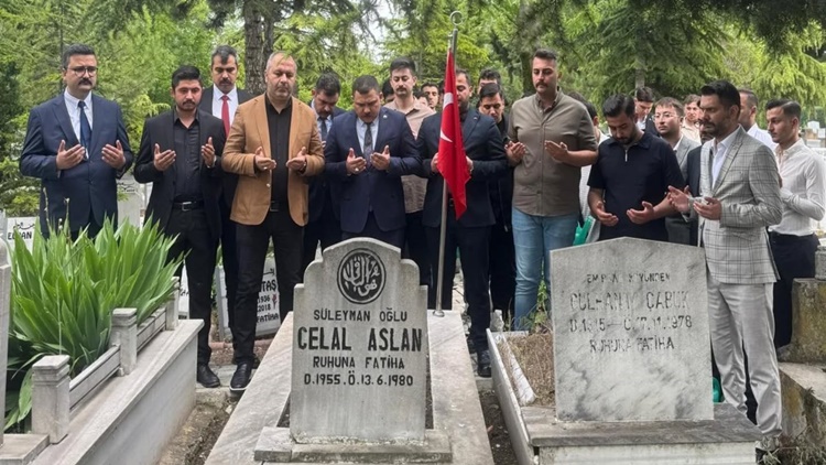 Ülkücü Şehit Celal Aslan Kabri Başında Anıldı