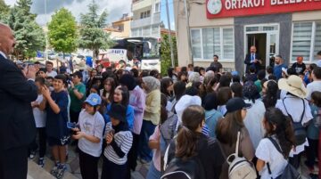 Ortaokul Öğrencilerinden Başkan İsbir’e Ziyaret