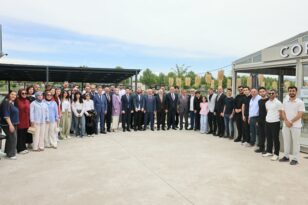 Devlet Protokolü ve Gençler Bayram Kahvaltısında Buluştu