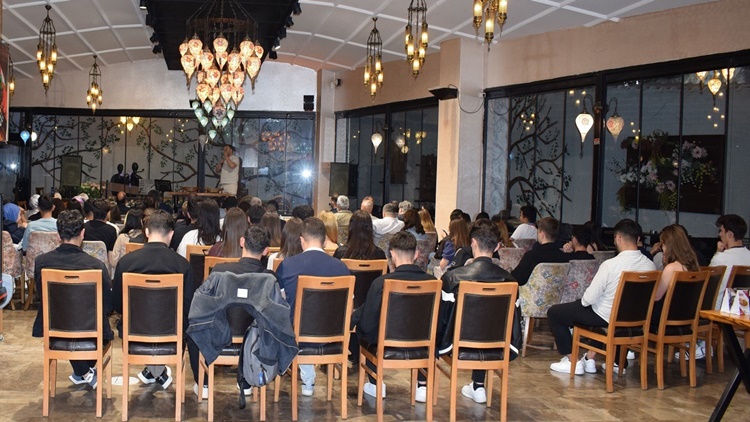 Akıncılar’dan “Aile ve Gençlik Temelinde Öze Dönüş” Konferansı