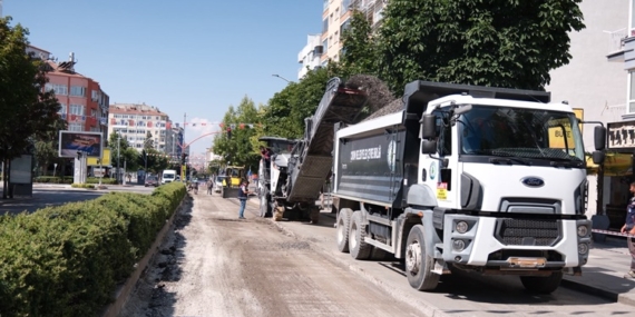 Gazi Caddesi’nin Asfaltı Yenileniyor