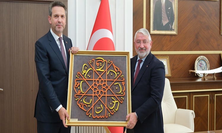 BAKAN ALPARSLAN BAYRAKTAR’DAN ÇORUM BELEDİYESİ’NE ZİYARET (1)