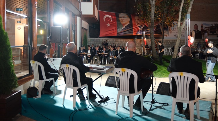 İkiz Konak’ta Kahramanlık Türküleri Yükseldi