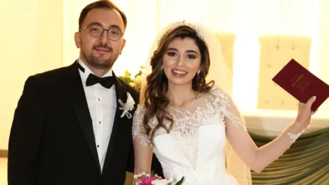 Doktor Çifti Görkemli Düğünle Evlendi