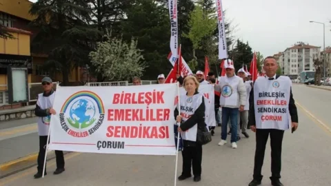 Emekliler Ankara’ya Yürüyor
